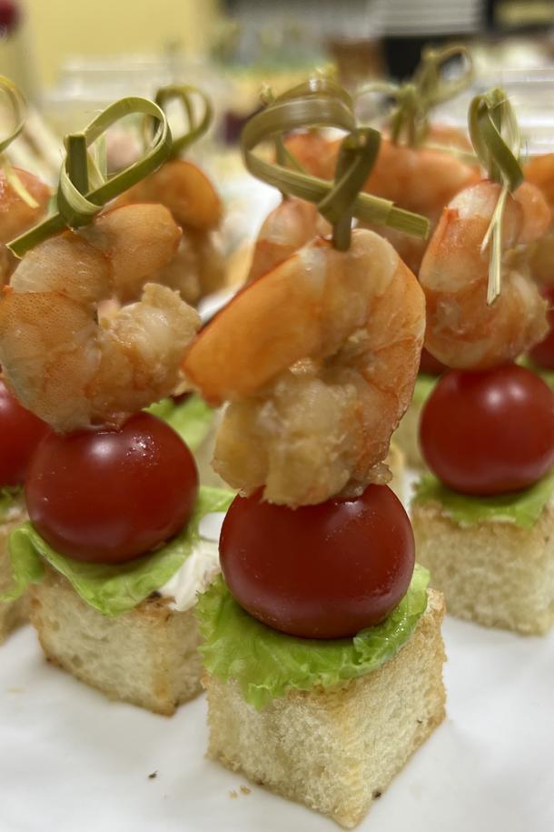 Канапе "Цезарь с креветкой" Канапе "Цезарь с креветкой"