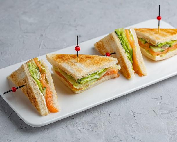 Мини сэндвичи с творож.сыром и лососем