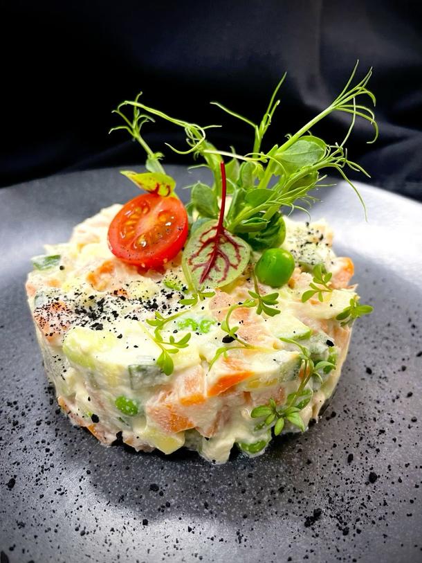 Салат Оливье мясной Салат Оливье мясной
