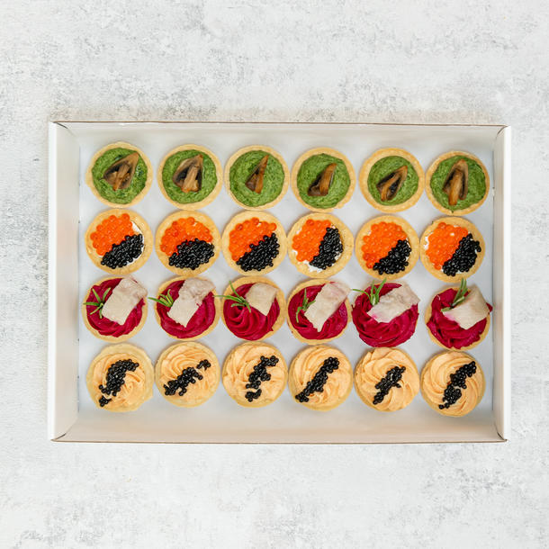 Бокс с закусками в мини тарталетках (24 шт) Бокс с закусками в мини тарталетках (24 шт)