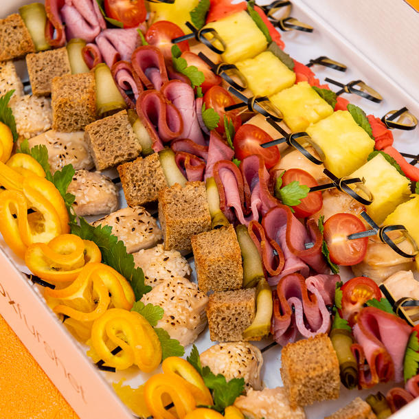 Бокс с мясными канапе (30 шт)