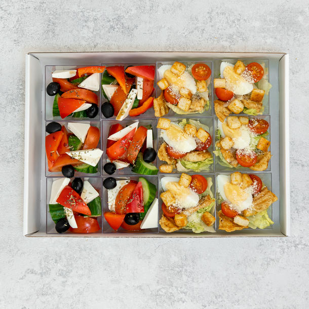 Бокс с салатами Греческий и Цезарь в индивидуальных мини креманках #1 (12 шт)