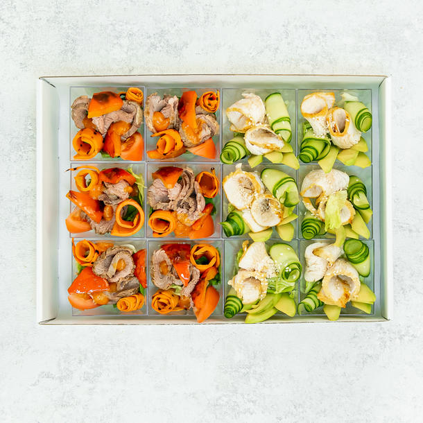 Бокс с салатами с телятиной и индейкой в индивидуальных мини креманках #2 (12 шт)