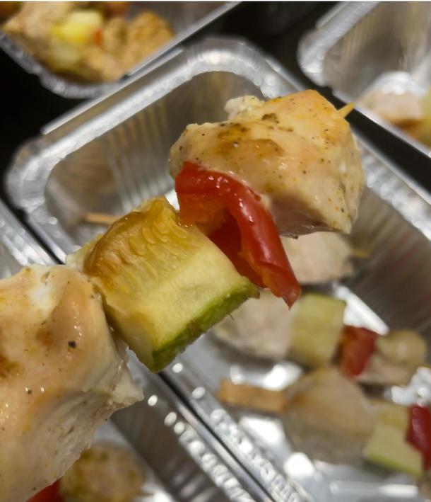 Мини-шашлычки из курицы с картофелем по-деревенски Мини-шашлычки из курицы с картофелем по-деревенски