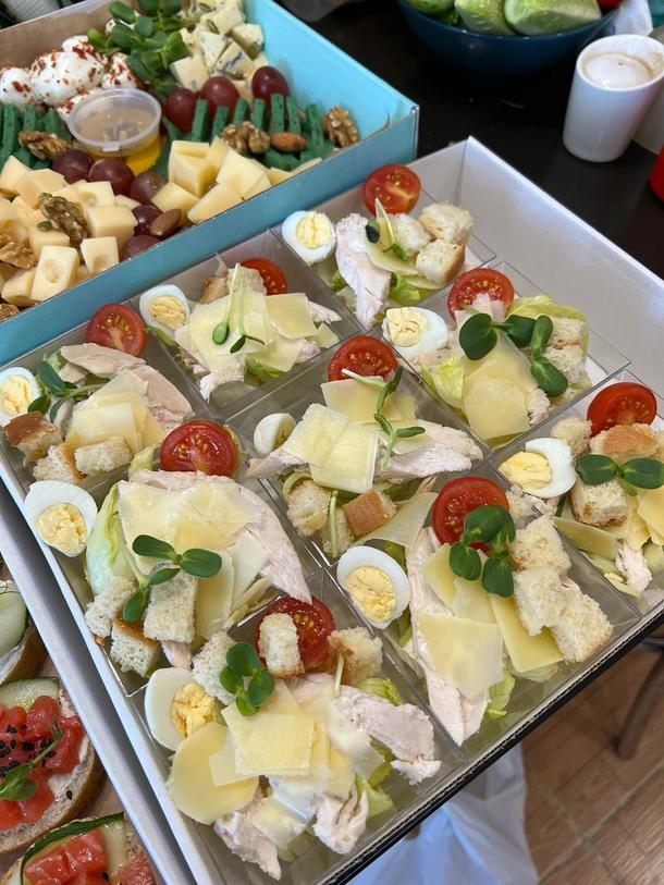 Салат Цезарь с курицей
