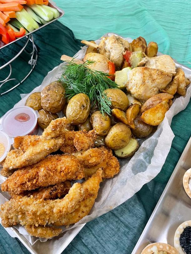 Поднос с горячими закусками на 5-6 персон