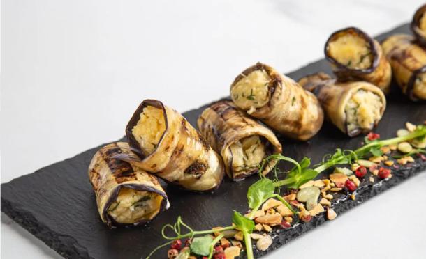 Рулетики из баклажан с сыром и зеленью Рулетики из баклажан с сыром и зеленью