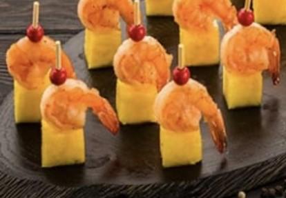 Канапе с креветкой и ананасом Канапе с креветкой и ананасом