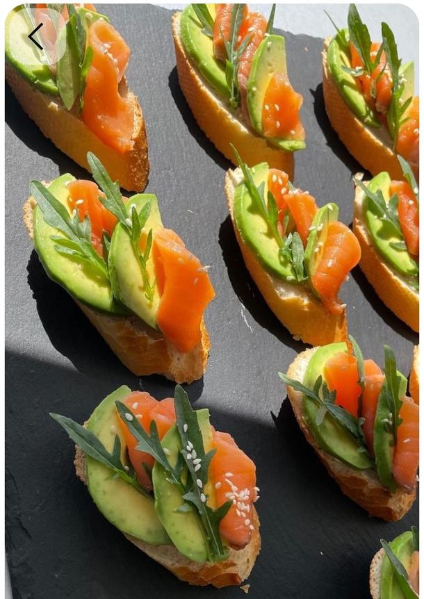 Брускетта с лососем и авокадо Брускетта с лососем и авокадо