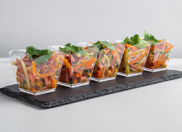 Мини салат с Ростбифом и овощами Мини салат с Ростбифом и овощами