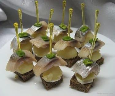 Профитроли с фаршмаком из сельди