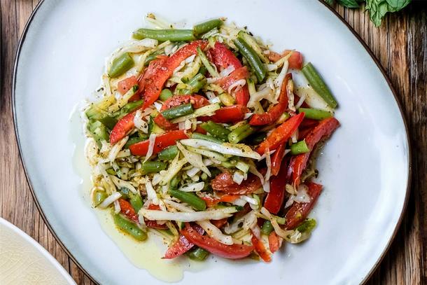 Салат «Овощной» (огурец, томаты, капуста, кукуру-за сладкая, салатная заправка) Салат «Овощной» (огурец, томаты, капуста, кукуру-за сладкая, салатная заправка)