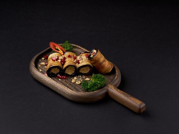 Рулетики из баклажана с ореховой пастой