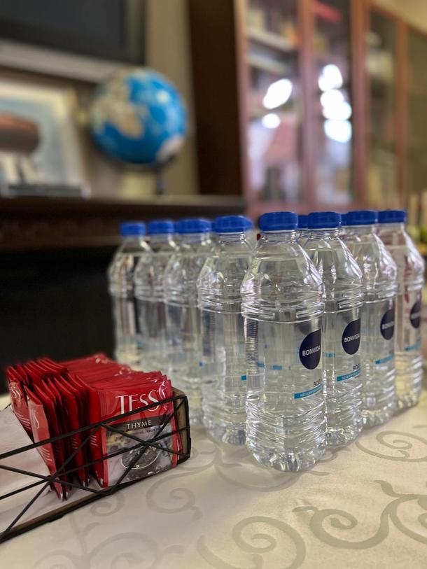 Вода бутилированная, без газа, пластик Вода бутилированная, без газа, пластик