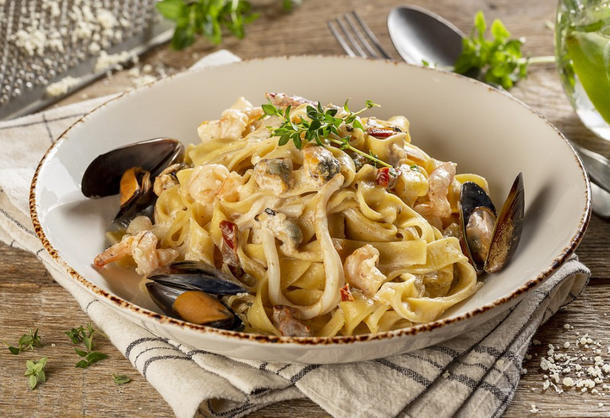Паста с курицей и грибами