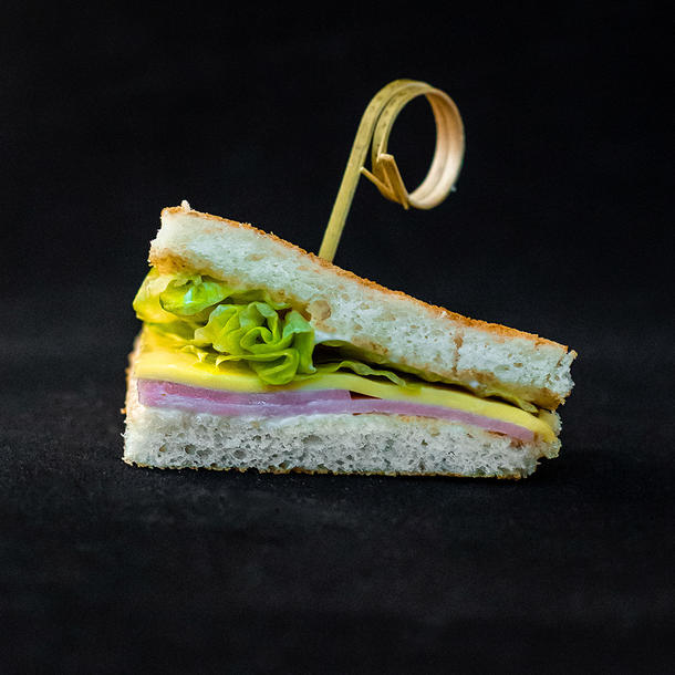 Мини-сэндвич с ветчиной и сыром