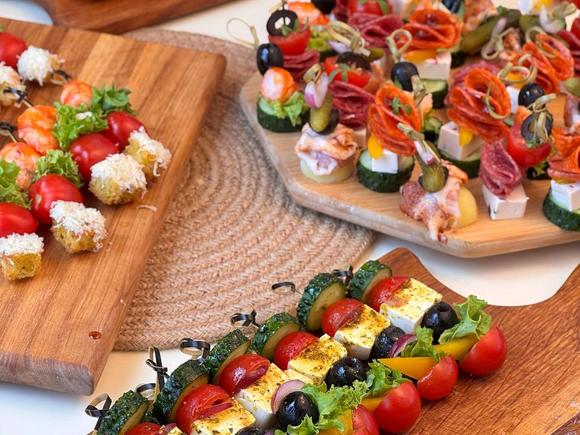 Доставка блюд и напитков на 10 персон в Казани