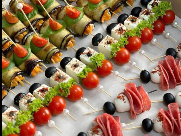 Аппетитный фуршетный сет с горячими закусками на 22-25 персон в Казани
