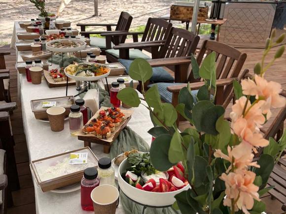 Доставка блюд и напитков на 12 персон в Казани