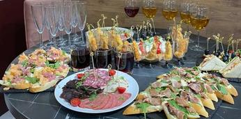 Праздничный фуршет из легких закусок на 27-30 персон