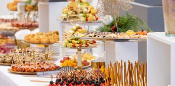 Изысканный фуршет c горячими закусками стандарт на 20-25 персон