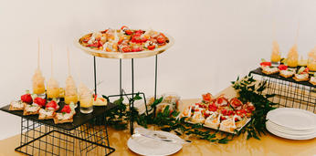 Свадебный фуршет премиальный с обслуживанием на 20 персон