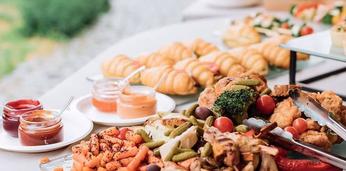 Фуршет праздничный с горячими закусками и обслуживанием на 20 персон